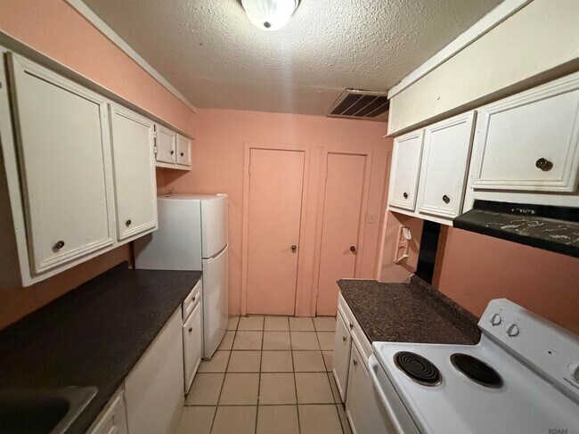 Building Photo - 6879 Cezanne Ave