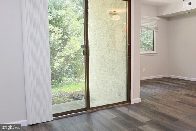 Building Photo - 49 5 Crown Royal Cir