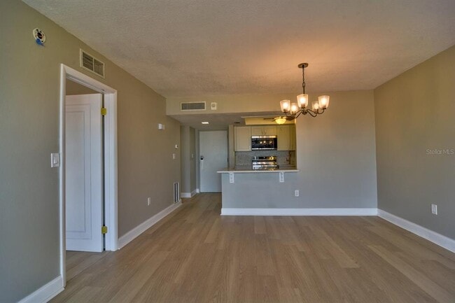 Building Photo - 4900 Brittany Dr S