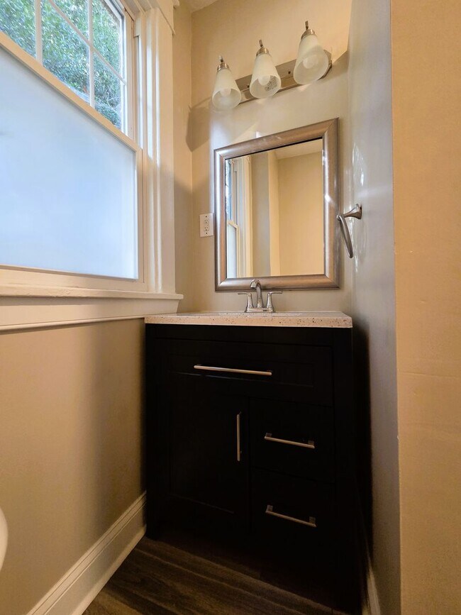 Building Photo - Renovated stately brick home in Forest Hil...