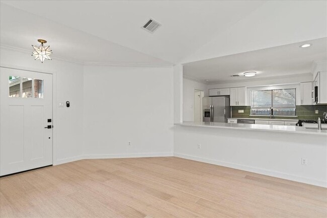 Building Photo - 1400 Lance Way