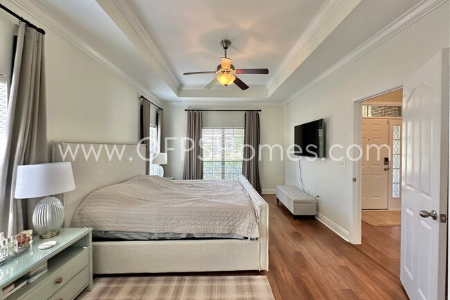 Building Photo - South Crestview 3/2 Available 8/1
