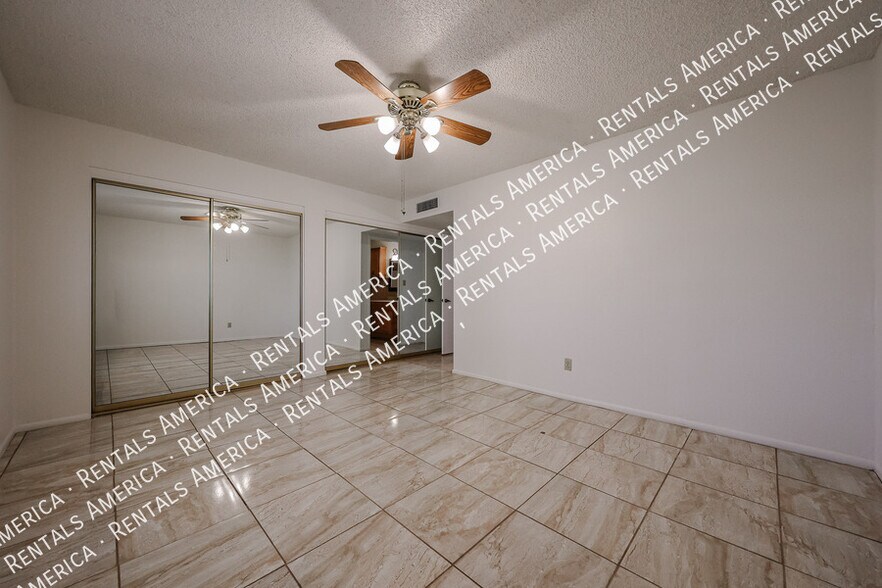 Building Photo - 710 W Alamo Dr