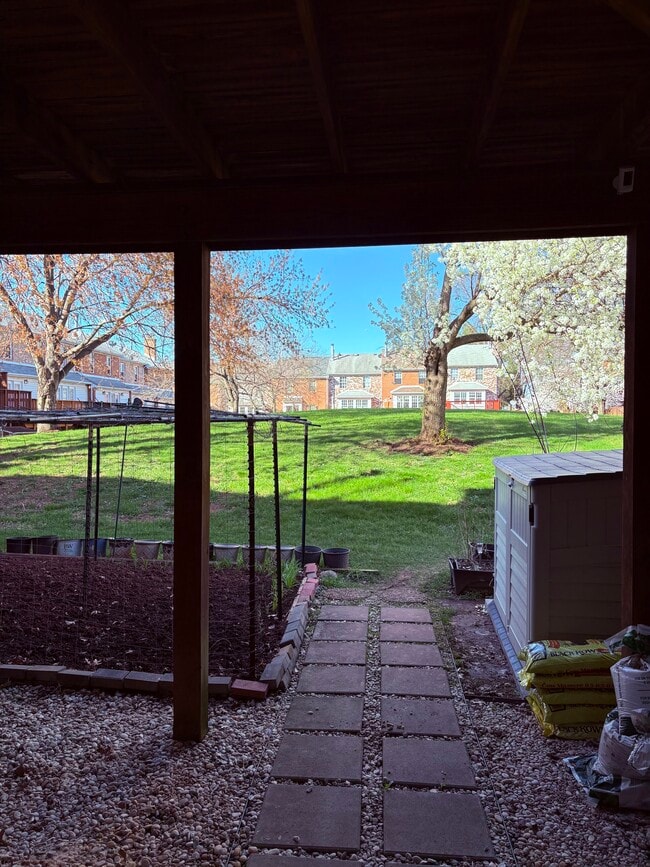 Building Photo - 21082 Gladstone Dr