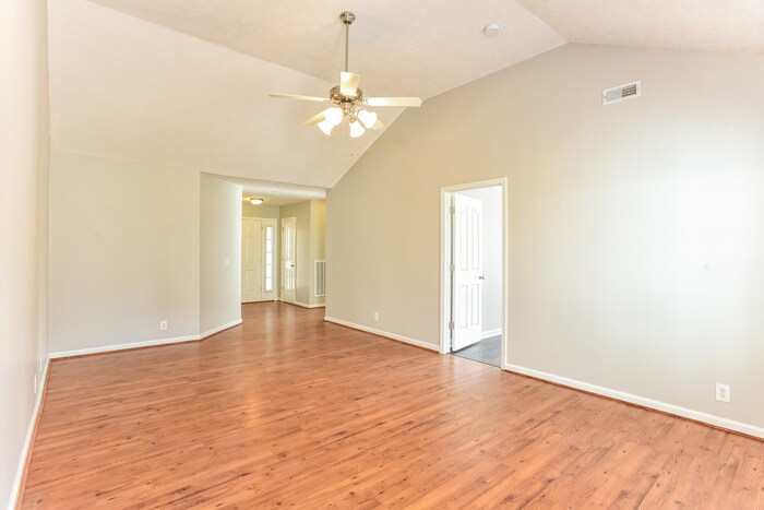 Building Photo - 948 Tom Hailey Blvd