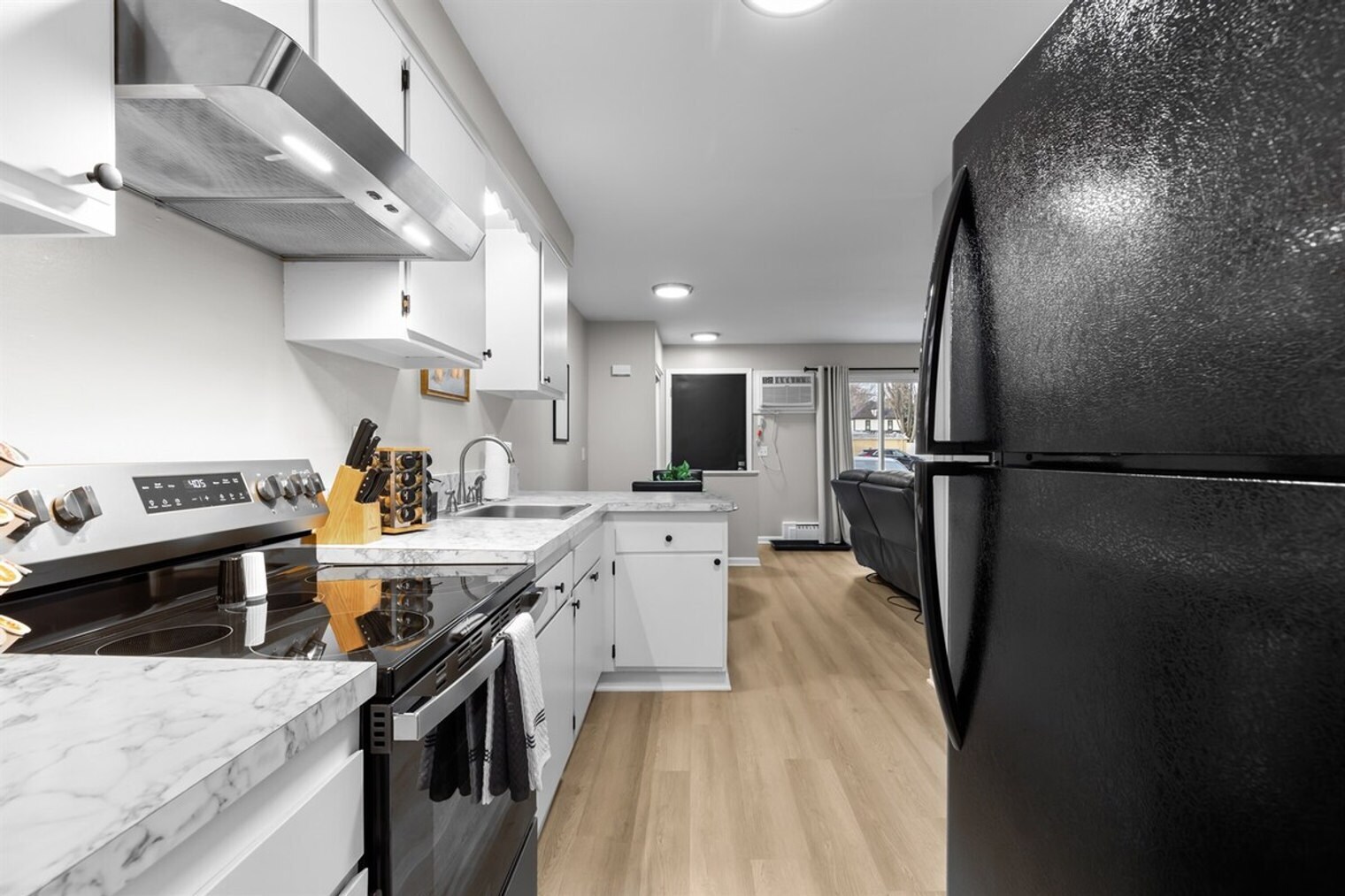 Building Photo - 55 Hollywood Ct