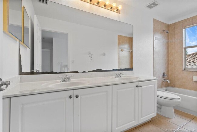 Building Photo - 2736 SW Butterfly Ln