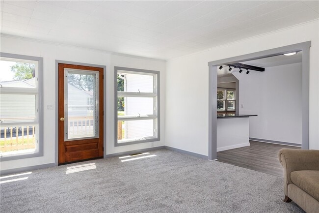 Building Photo - 578 Victory Hwy