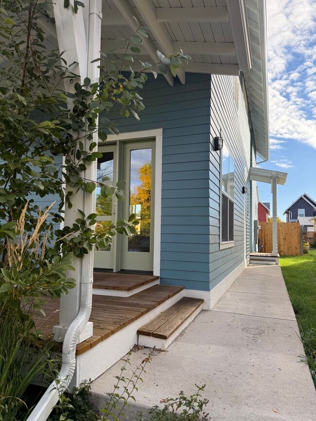 Building Photo - A Lovely Westside Single Family Home in the Desirable Valley West Subdivision