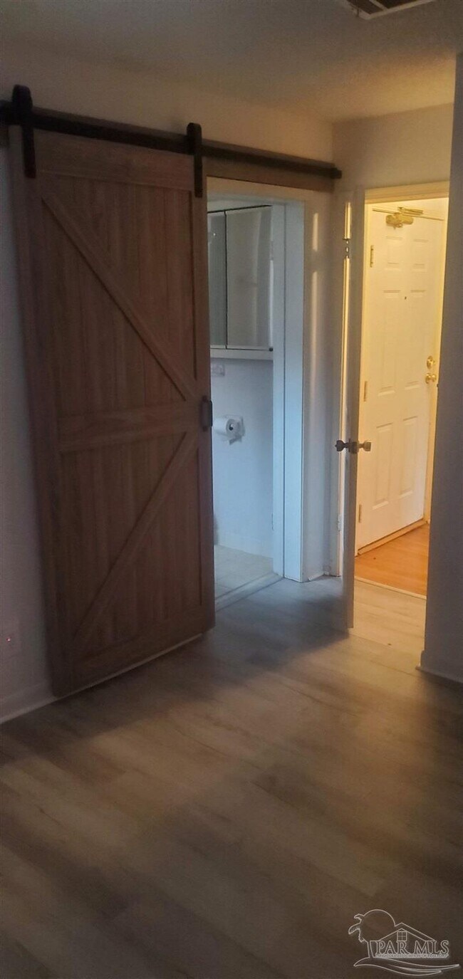 Building Photo - 2007 E Gadsden St