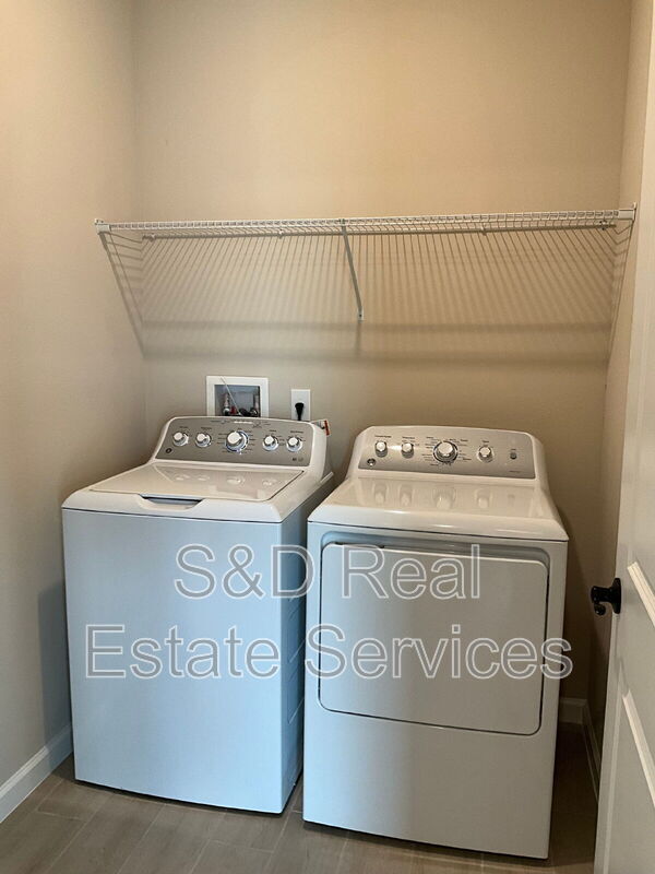 Building Photo - 807 Ballantyne Dr