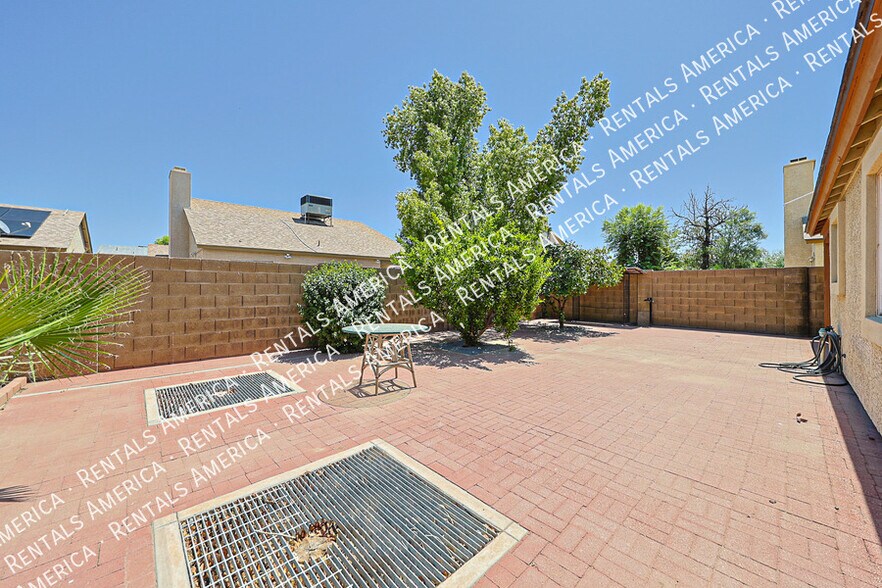 Building Photo - 10021 N 66th Ave