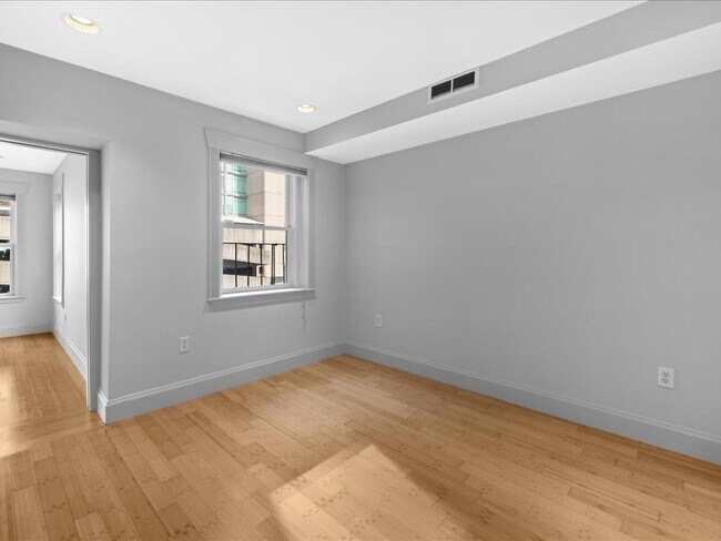 Building Photo - 81 Saint Botolph St