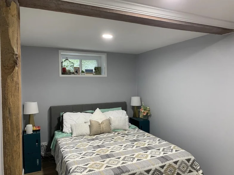 Primary Photo - 440 N May St