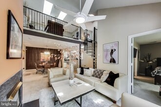 Building Photo - 10021 Vanderbilt Cir