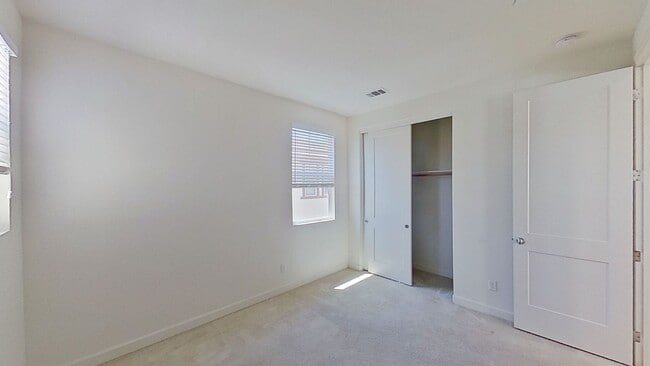 Building Photo - Los Carneros townhouse 3 Bed / 2.5 Bath – ...