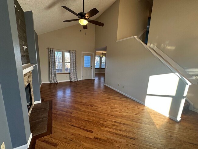 Building Photo - 4 Bed 4 Bath in Constitution Hills!!