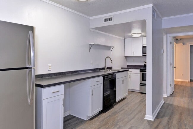 Building Photo - Gated Community Condo in Hampton