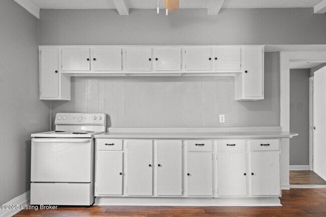 Building Photo - 1319 Maple St