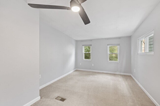 Building Photo - Beautiful 3 bedroom 3 bathroom townhouse in Federal Hill