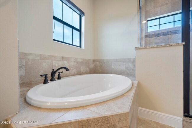 Building Photo - 7205 Primavera Ln