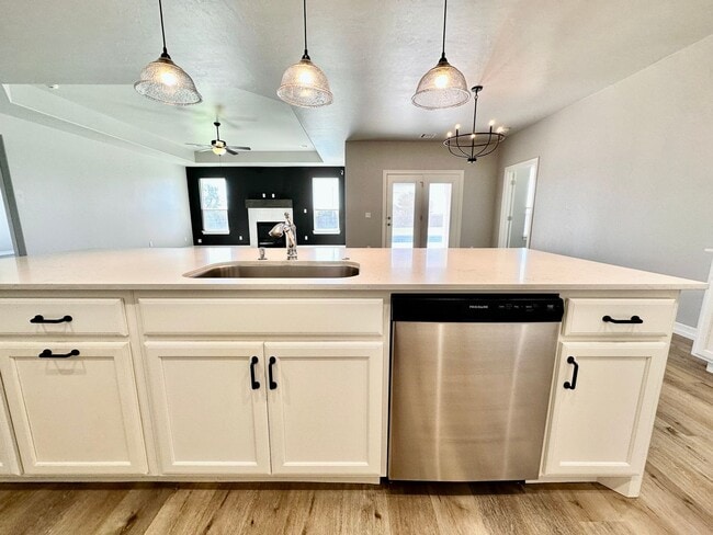 Building Photo - Spacious 4-Bedroom Home with Pool in Yukon