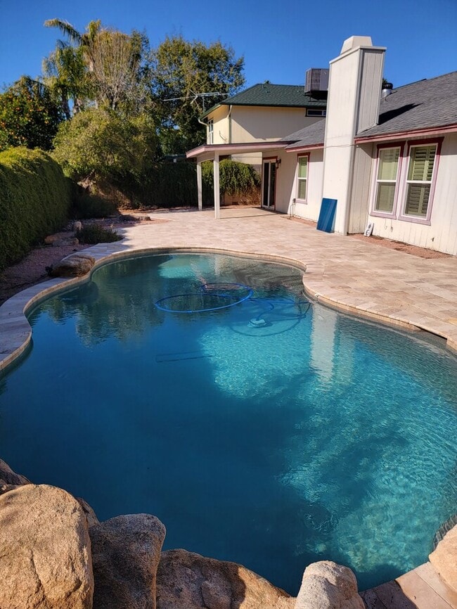 Building Photo - Fabulous 3-Bedroom with Pool!!