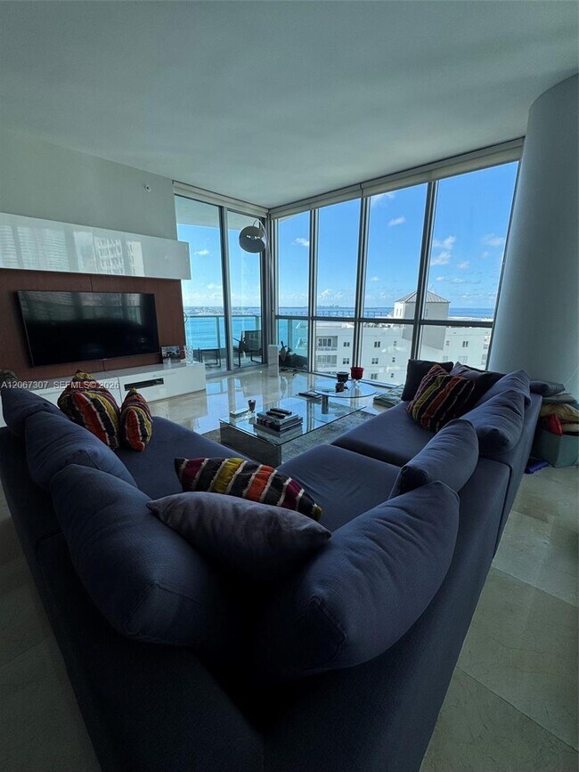 Building Photo - 1331 Brickell Bay Dr