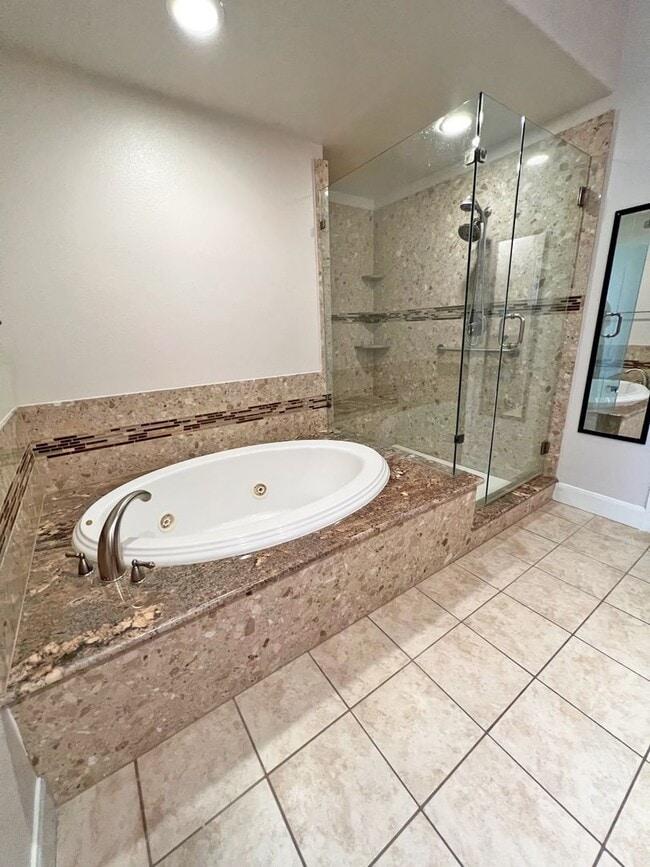 Building Photo - Great 2 Bdrm 2 Bath Condo in Lake Dallas Tx