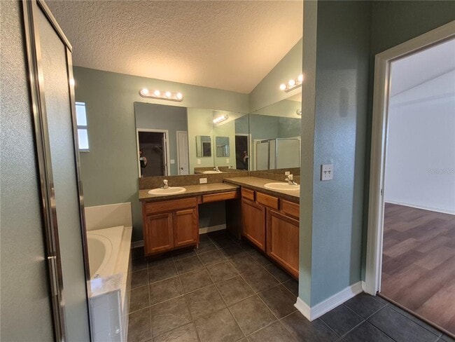Building Photo - 6833 Runner Oak Dr