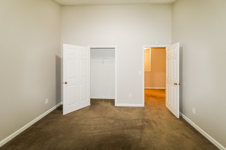 Building Photo - 581 Shadow Valley Ct