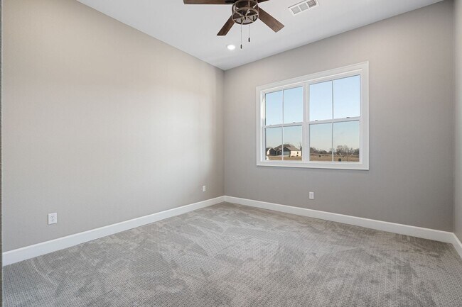 Building Photo - 405 Waggoner Ln