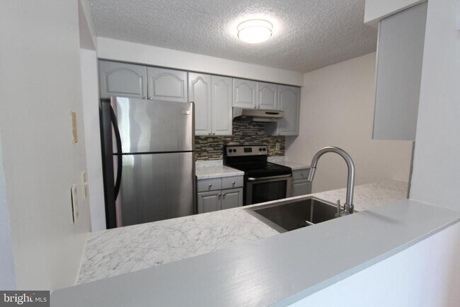 Building Photo - 7714 Tamarron Dr