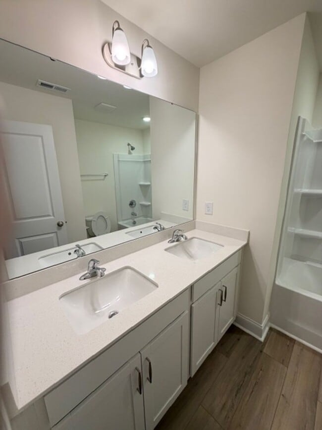 Building Photo - Mebane / Townhouse