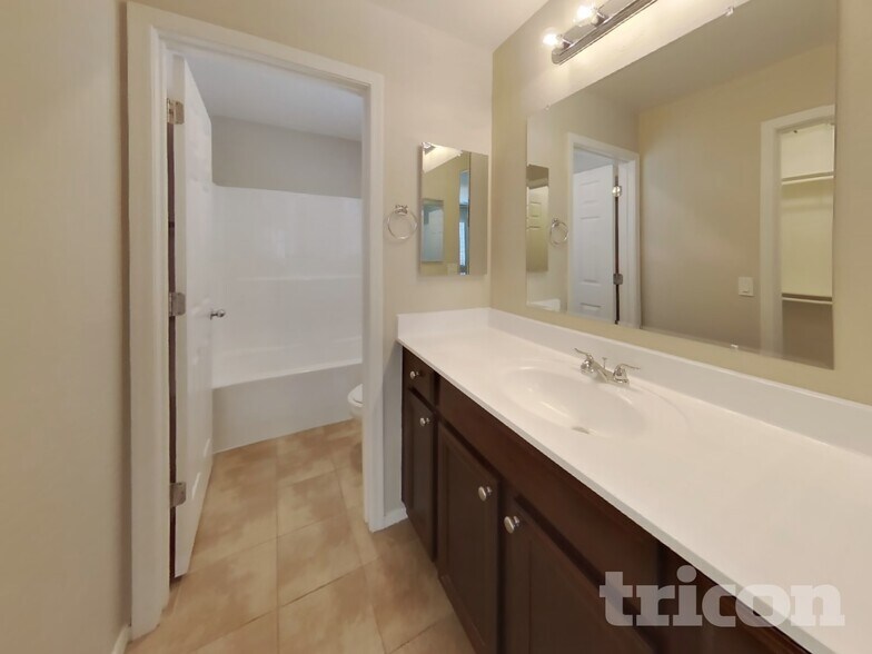 Building Photo - 1627 W Prospector Way