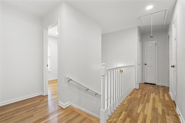 Building Photo - 2340 Castleridge Ct