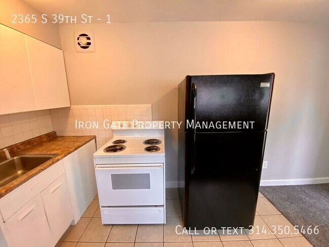 Building Photo - 2365 S 39th St