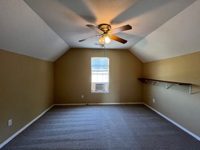 Building Photo - Renovated 4 Bedroom 2 Bath Home for Rent!
