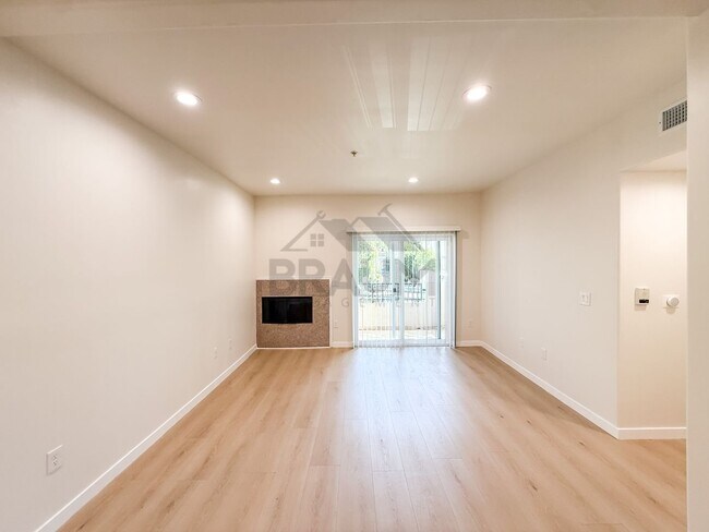 Building Photo - 10849 Fruitland Dr