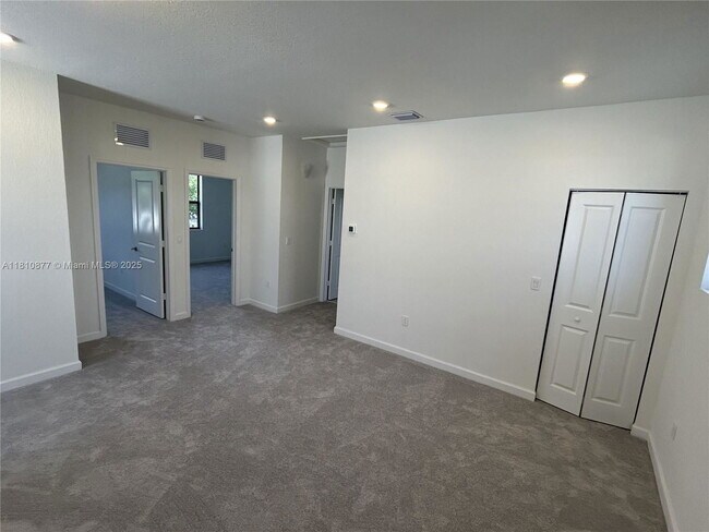 Building Photo - 3000 Park Pl