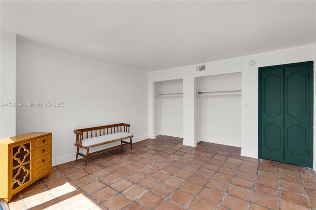 Building Photo - 7899 NE Bayshore Ct