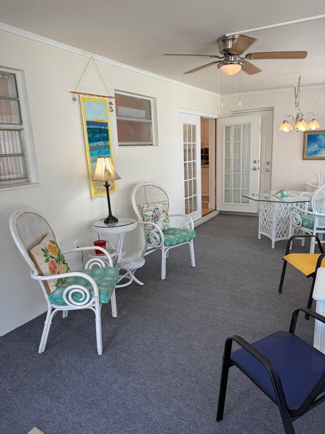 Building Photo - 440 SE Fini Dr