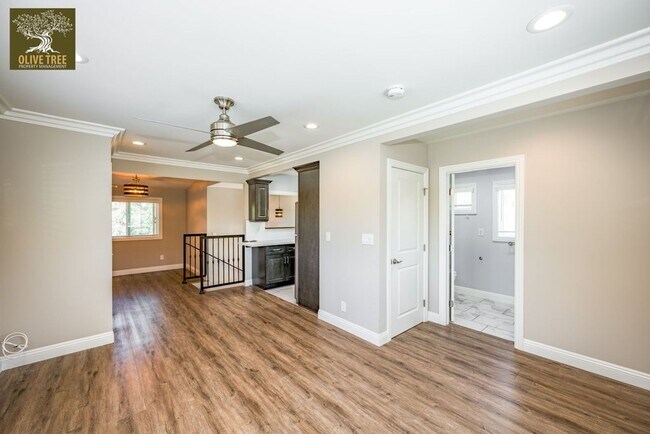 Building Photo - 1622 Brigden Rd
