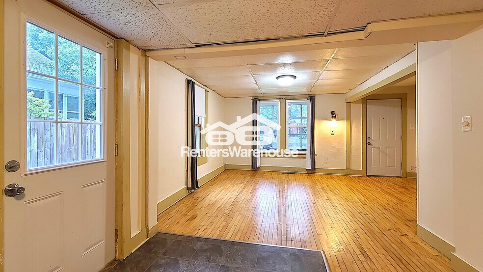 Building Photo - 528 E Walnut St