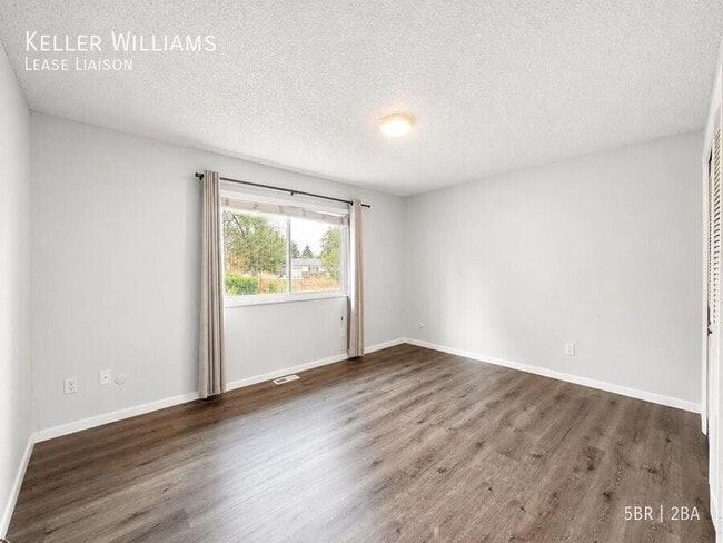 Building Photo - 1105 Mt View Ln