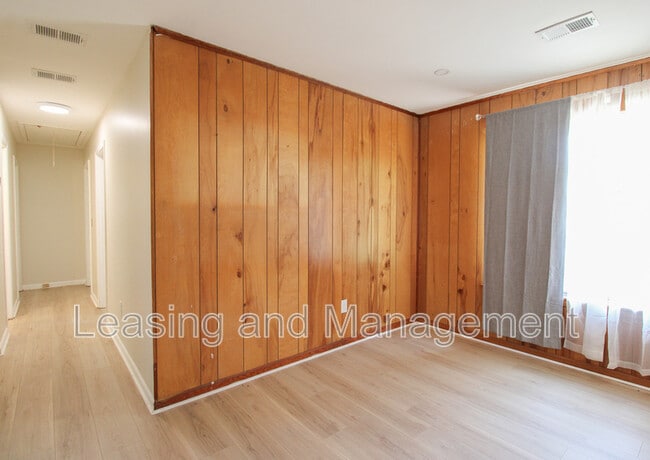 Building Photo - 305 Millcreek Dr