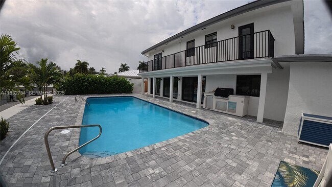 Building Photo - 1240 NE 27th Terrace