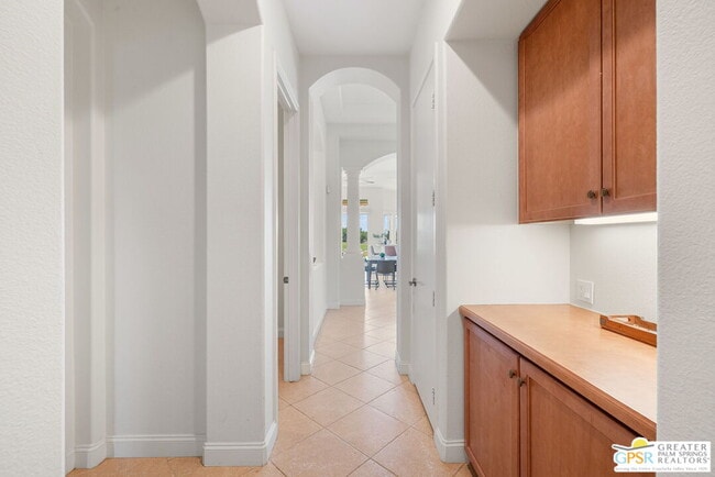 Building Photo - 88 Vía Las Flores