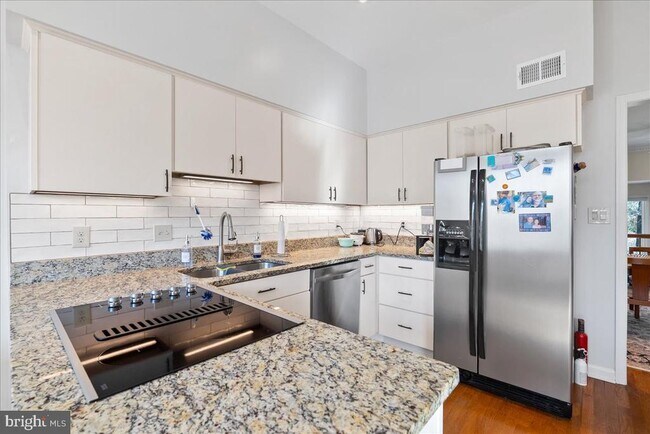 Building Photo - 2071 Van Tuyl Pl