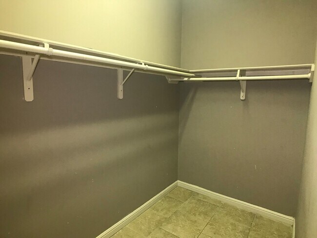 Building Photo - 4Bed/3.5Bath WITH A POOL Now available in Mcallen TX (Taylor and 495)